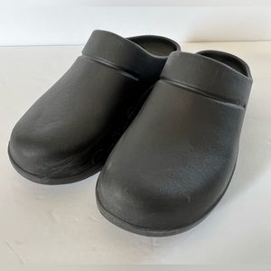 OOFOS Black Comfort Clogs Unisex Men’s Size 5 - Women’s Size 7